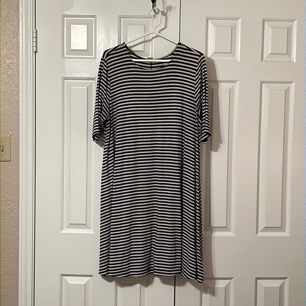 Old Navy short sleeve swing dress XL black and white stripe